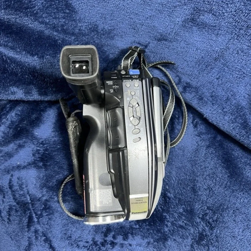 Panasonic‎ Palmcorder PV-L352D VHS-C Analog Camcorder AS/IS FOR PARTS